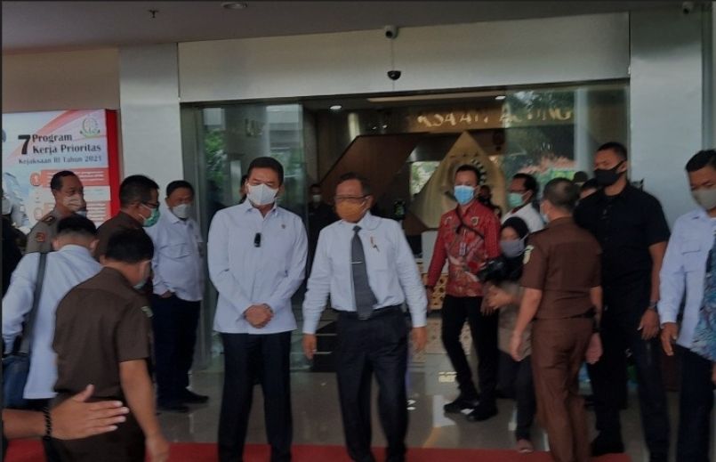 podiumnews.com-Menkopolhukam Mahfud MD Sambangi Kejaksaan Agung